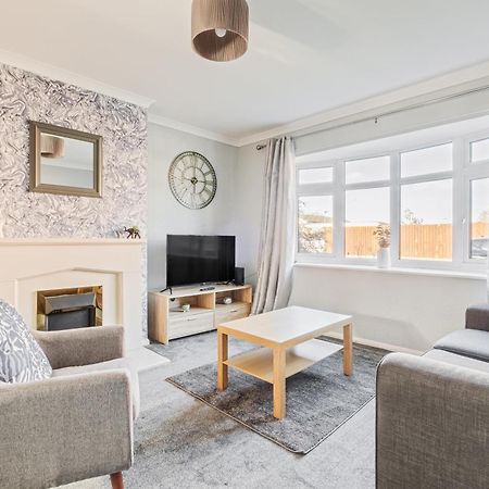 Comfy And Freshly Redecorated Home By Our Home Short Stays Close To Town Centre With Free Parking Bedford Bagian luar foto