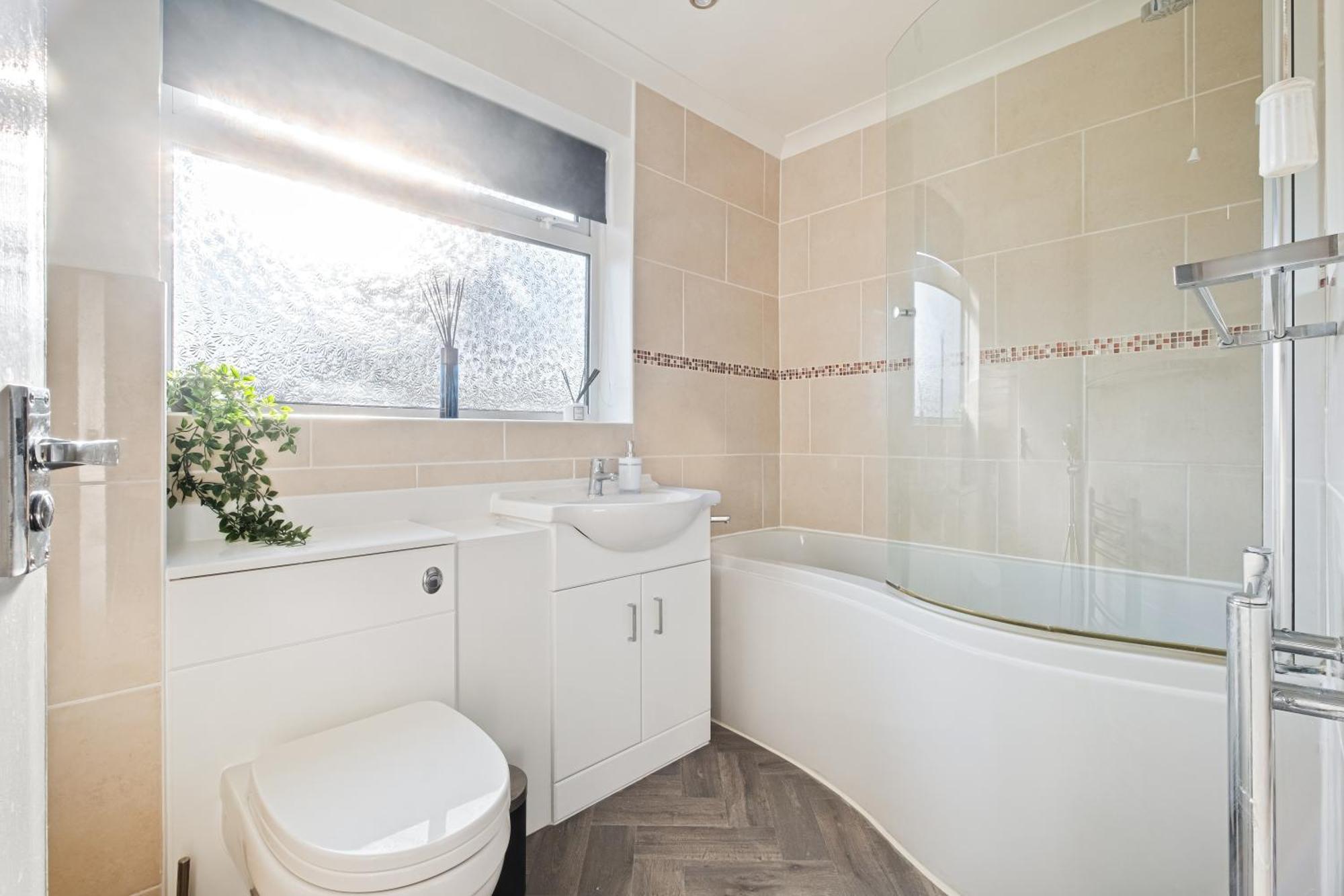 Comfy And Freshly Redecorated Home By Our Home Short Stays Close To Town Centre With Free Parking Bedford Bagian luar foto