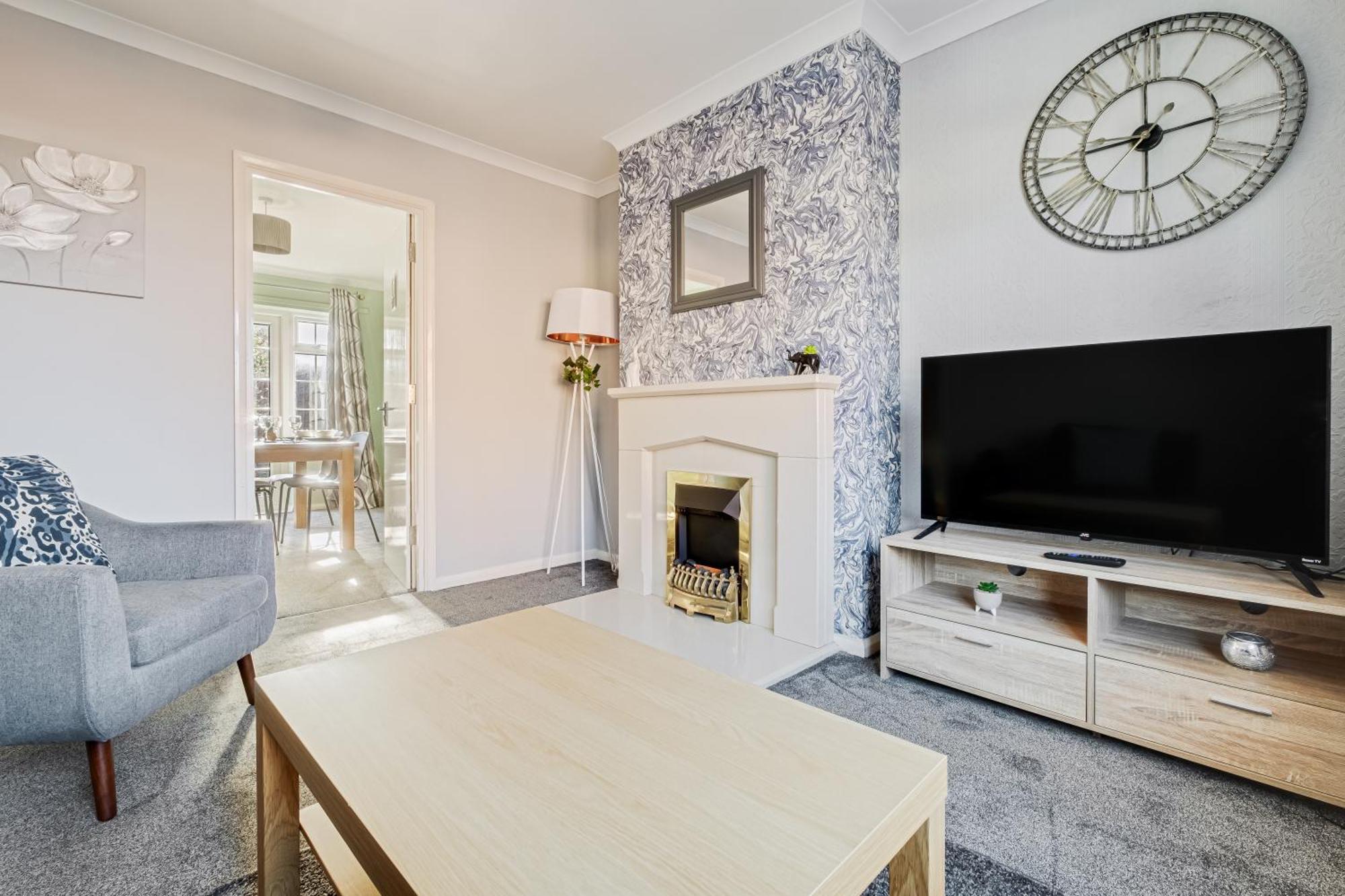 Comfy And Freshly Redecorated Home By Our Home Short Stays Close To Town Centre With Free Parking Bedford Bagian luar foto
