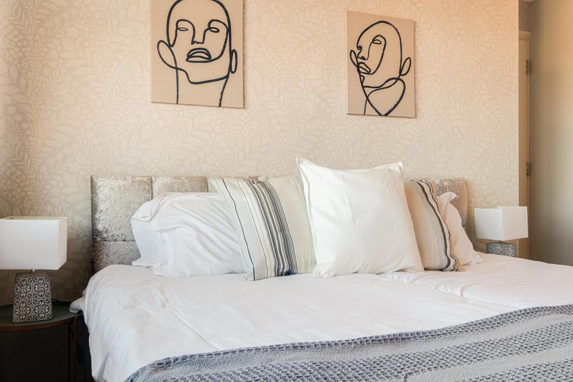 Comfy And Freshly Redecorated Home By Our Home Short Stays Close To Town Centre With Free Parking Bedford Bagian luar foto